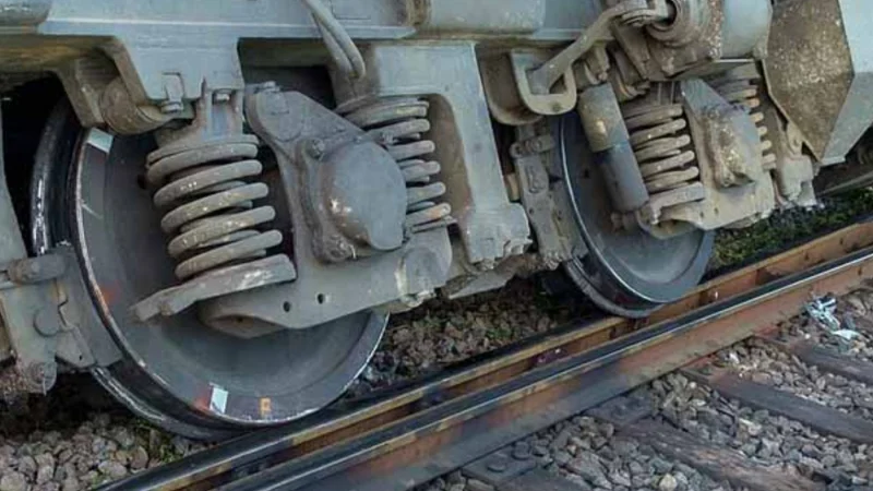 Jaffar Express coaches derail after blast near Shikarpur