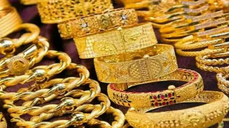 Gold prices rise by Rs2, 100 per tola across Pakistan