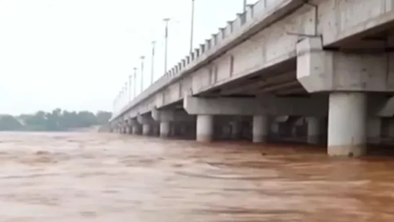 Lack of water flow gauges at Multan bridges raises concerns