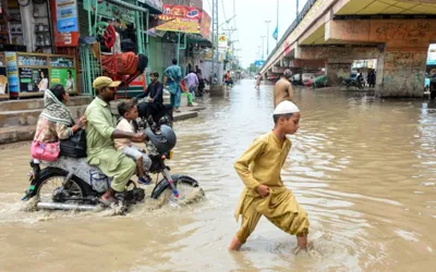 Pakistan floods claim more than 900 lives, hundreds injured