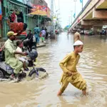 Pakistan floods claim more than 900 lives, hundreds injured