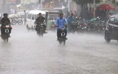 Rain hits outskirts of Karachi; Heavy downpour expected across the city