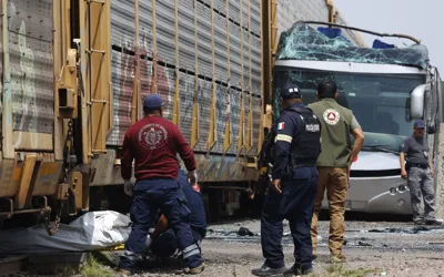 Train crashes into bus in Mexico, atleast 10 dead, over 60 injured