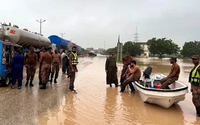 Pakistan Army actively rescues citizens after heavy rains in Karachi