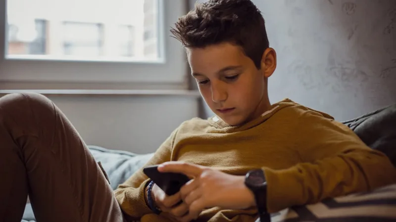 France proposes complete ban on social media use for children