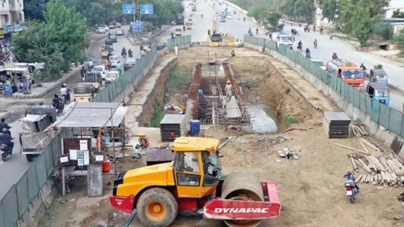 Karachi Mayor calls for urgent completion on Green and Red Line construction works
