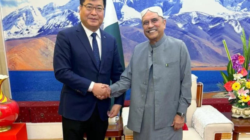 Serene Air CEO calls on President Zardari in Kashgar