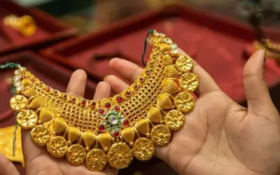 Gold price surges by Rs3, 400, hits record high in Pakistan