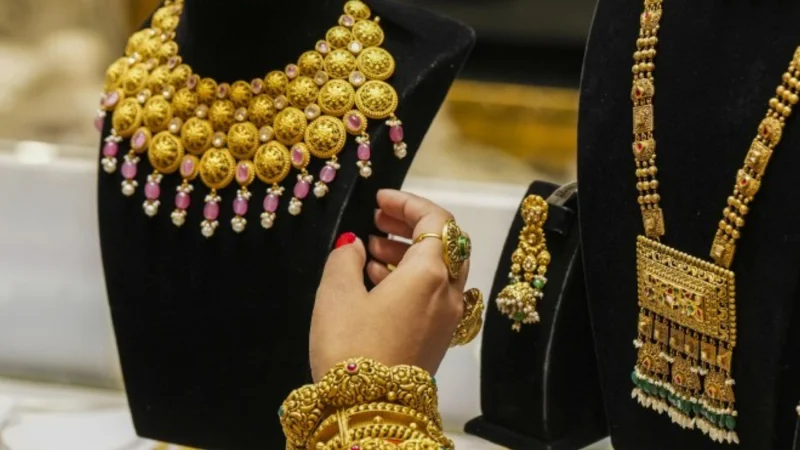Gold price surges by Rs5, 100 per tola in Pakistan