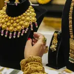 Gold price surges by Rs5, 100 per tola in Pakistan