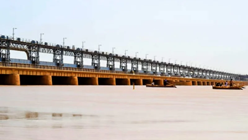 Kotri Barrage records surge in water inflow amid medium flood