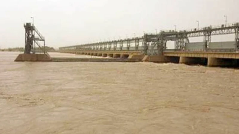 Rising Indus flow submerges villages near Kotri Barrage