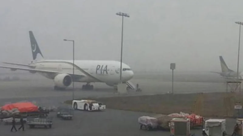 heavy-rains-disrupt-flight-operations-at-islamabad-airport-techjuice-184418-940x545