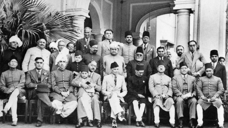 Muslim_League_leaders_after_a_dinner_party,_1940_(Photo_429-6)