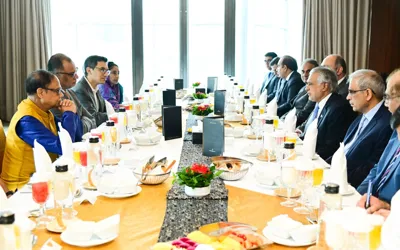 Pakistan seeks closer trade links with Bangladesh during FM Dar's visit