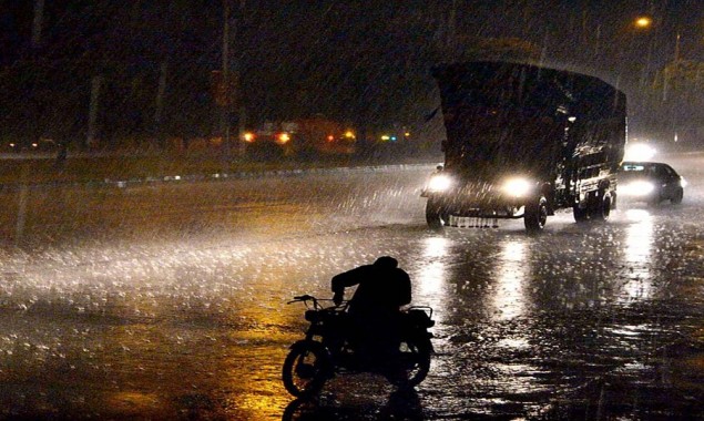 Four persons killed in Karachi during rain due to accidents