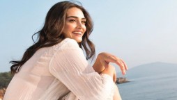 Turkish Diva Esra Bilgic congratulates on Pakistan’s Independence Day