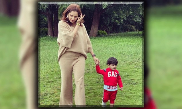 Watch Sania Mirza teaching Izhaan Mirza about traffic signals