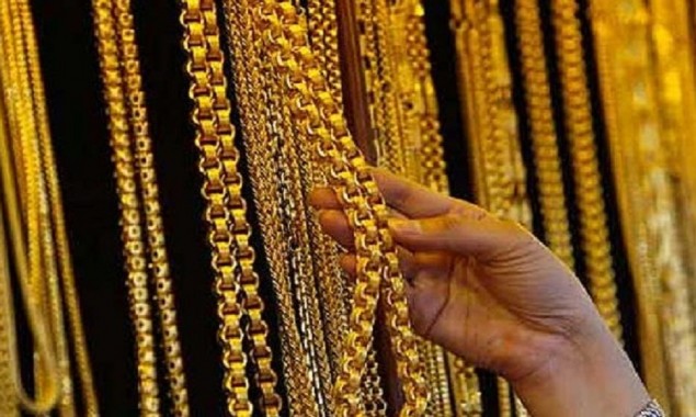 Price of 24 karats per tola gold surge by Rs 250 per tola