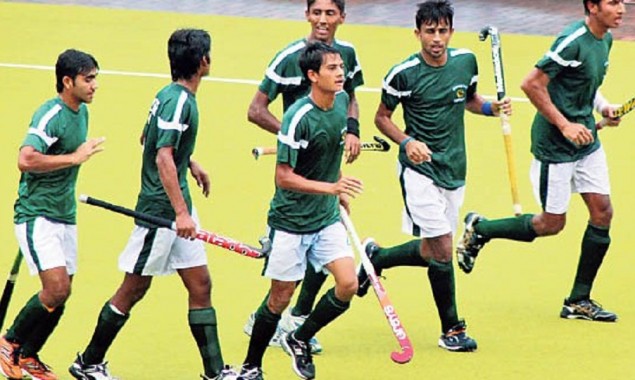 Karachi: Hockey players receive COVID-19 jabs