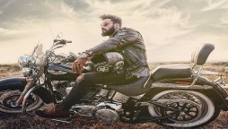 Sana Javed heavy bike