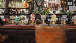 British guy sets a Guinness world record by visits 51 pubs in 24 hours