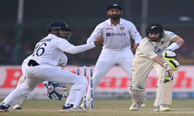 India strike early after setting NZ 284 in first Test