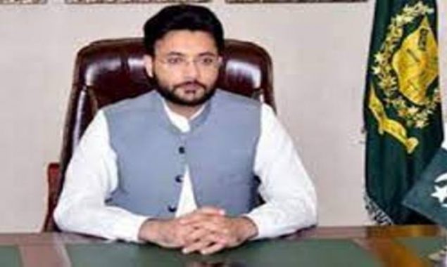 Imran Khan comes at door of Prophet (SAWW) without shoes: Farrukh Habib