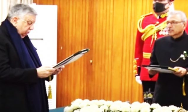 Senator Shaukat Tarin takes oath as federal minister
