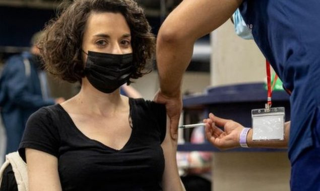 Delta still dominates say experts urging third jab