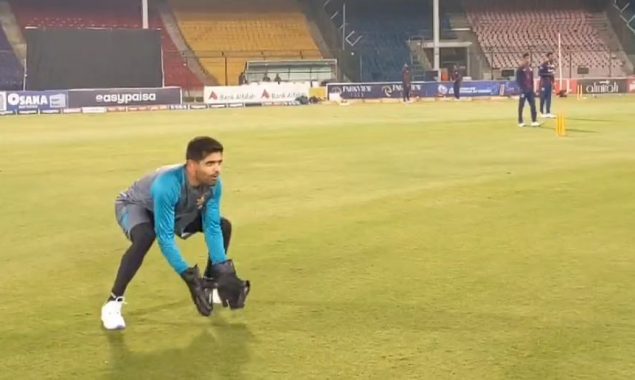 WATCH: Babar Azam shows his stellar wicketkeeping skills during training session