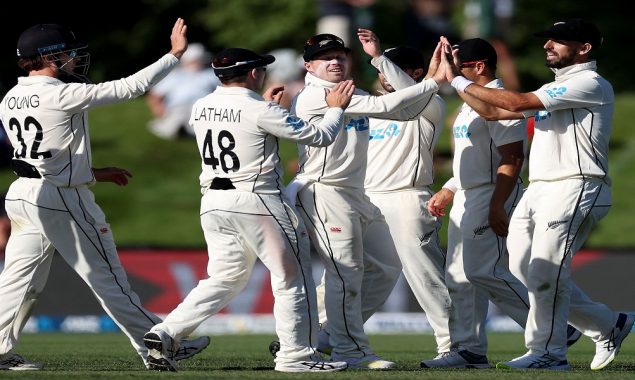 Boult, Latham punish Bangladesh to put N.Zealand in firm command