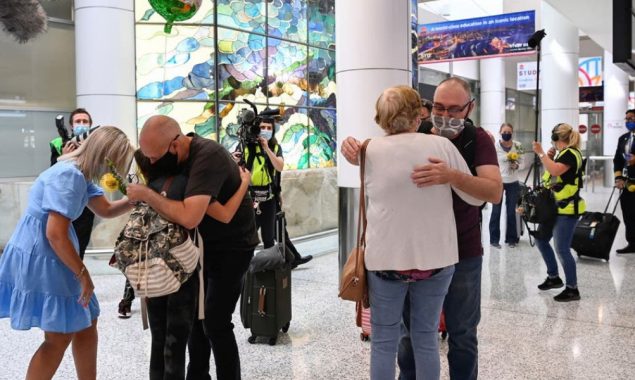 Australia's COVID-19 case numbers continue to rise ahead of border reopening