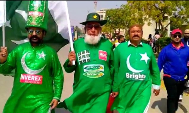 Someone steals Chacha Pakistani’s mobile phone