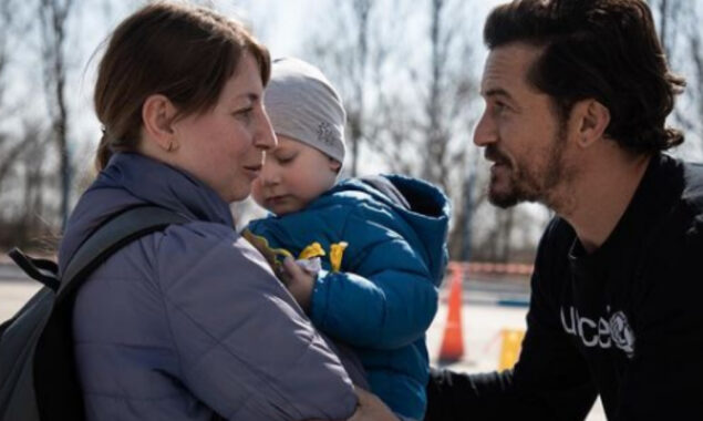 Orlando Bloom visits a mother who escaped Ukraine’s war-torn country