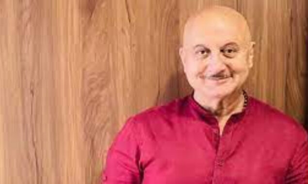 Anupam Kher joked about touching his younger brother’s feet in the BTS of the film Uunchai
