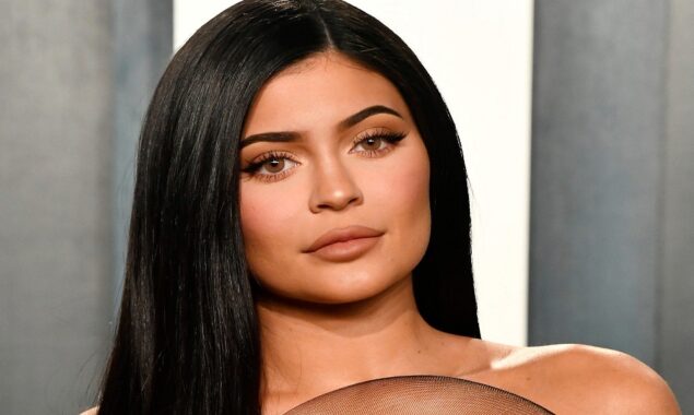 Kylie Jenner hasn’t ‘legally’ changed name of her baby kid, claiming that ‘we’re still in procedure.’