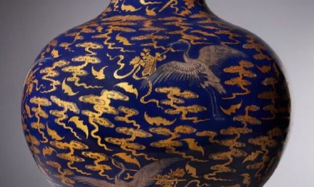 Qianlong-period Chinese vase, kept in kitchen, sells for about £1.5 million