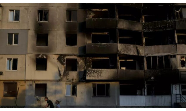 Ukrainian, Russian forces fight for ‘every metre’ in Severodonetsk