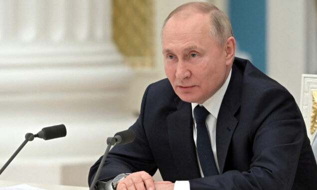 Russia’s Putin says govt must support domestic car industry