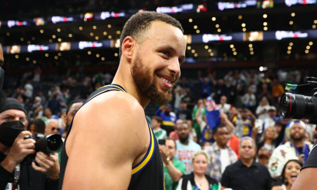 Stephen Curry shines as Warriors down Celtics 107-97