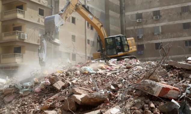 Building collapse in Cairo kills six