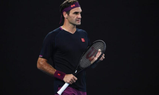 Federer indicates Wimbledon rebound on shock visit