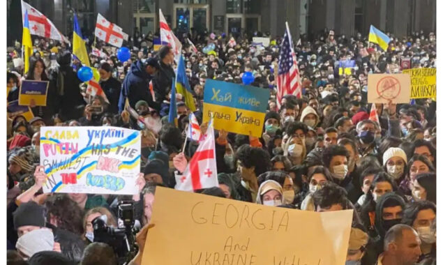 Georgians rally En mass for EU, urge government to quit
