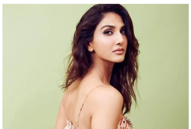 Vaani Kapoor weaves six yards of magic in stunning white saree, Photo