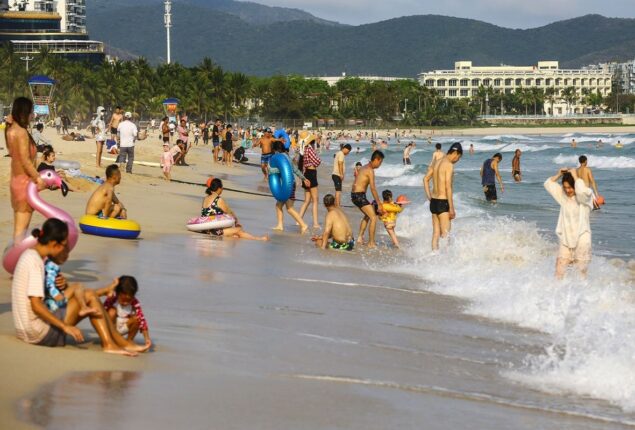Tourists stuck in Sanya as China faces new Covid wave
