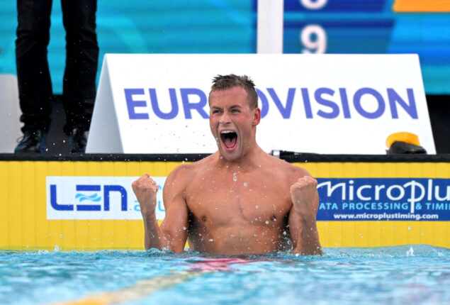 Mykhailo Romanchuk upset Gregorio Paltrinieri to grab 1500m swim gold