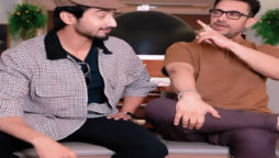 Aamir Khan recreates the bus scene from Andaz Apna Apna