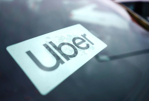 Uber reports loss, but beats income expectations