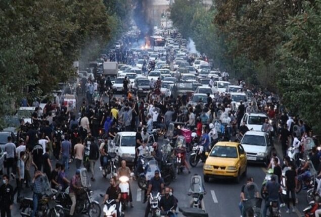 Iran blocks WhatsApp and Instagram as Mahsa Amini demonstrations intensify